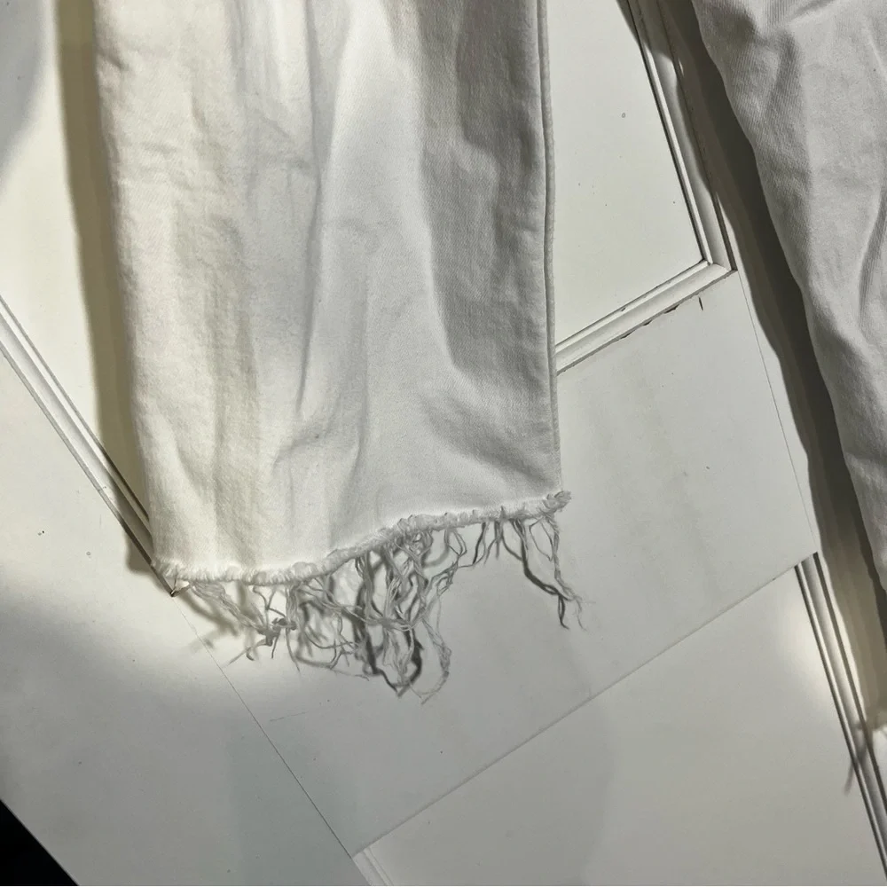 Zara Jeans High Rise White Frayed Women’s Size 2